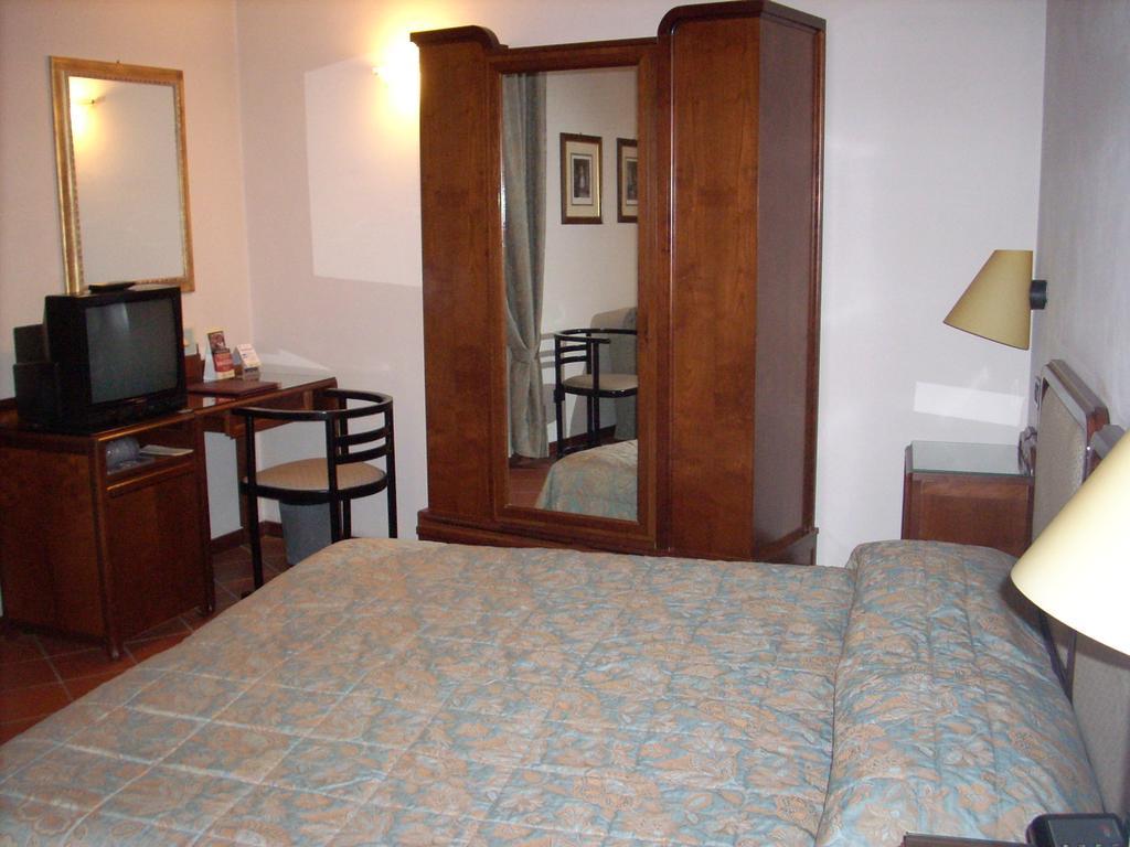 Hotel Palazzo Bocci Spello Buitenkant foto